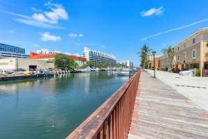 2861 Ne 185th St 302, Aventura