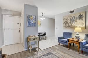 124 Ne 19th Ct 110b Wilton Manors, FL 33305 - MLS#A11939472