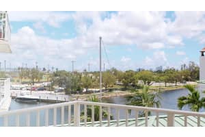 2415 Nw 16th St Rd 410-1, Miami