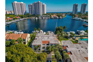 3549 Magellan Cir 418, Aventura