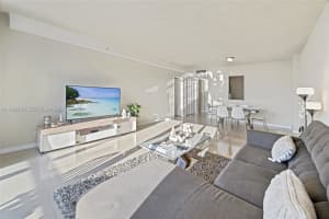 5601 Collins Ave 1618 Miami Beach, FL 33140 - MLS#A11939614