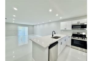 11240 Sw 33rd Cir Pl Miami, FL 33165 - MLS#A11939641