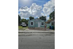 2944 Nw 44th St, Miami