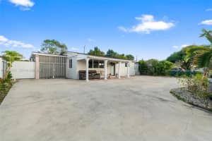 325 Se 9th Ave Hialeah, FL 33010 - MLS#A11939752