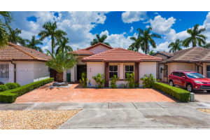 945 Nw 132nd Ave W Miami, FL 33182 - MLS#A11939806