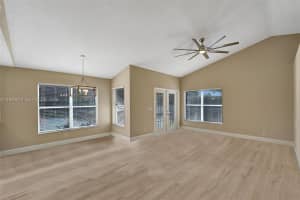 9012 Lake Park Cir S Davie, FL 33328 - MLS#A11939810