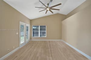 9012 Lake Park Cir S Davie, FL 33328 - MLS#A11939810