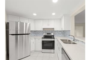 10249 Nw 9th St Cir 107-8 Miami, FL 33172 - MLS#A11940067