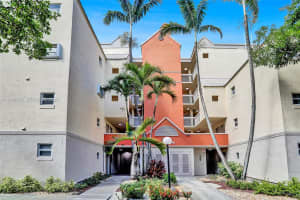 8343 Lake Dr 205 Doral, FL 33166 - MLS#A11940132