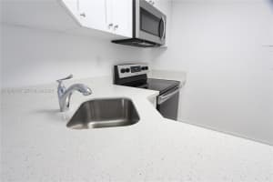 4550 NW 9th St #611e, Miami, FL 33126, - MLS#A11940156