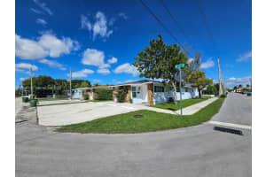 329 Se 2nd St 1-2 Hallandale Beach, FL 33009 - MLS#A11940172