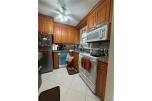 9041 Sunrise Lakes Blvd 207 Sunrise, FL 33322 - MLS#A11940210