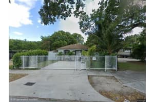 1940 Nw 48th St, Miami
