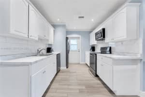 660 Ne 59th Ct, Oakland Park