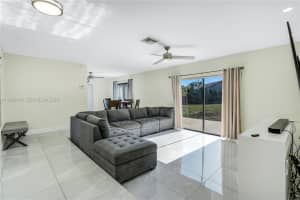 10010 Nw 71st Pl Tamarac, FL 33321 - MLS#A11940416