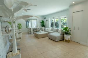 2711 Ne 57th Ct Fort Lauderdale, FL 33308 - MLS#A11940436