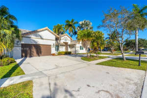 1092 Nw 162nd Ave Pembroke Pines, FL 33028 - MLS#A11940439
