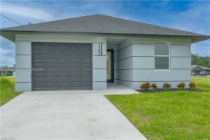 2045 Carver Ave Fort Myers, FL 33916 - MLS#A11940447