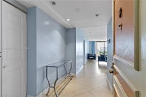 600 Three Islands Blvd 519 Hallandale Beach, FL 33009 - MLS#A11940546