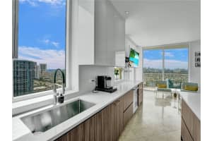 1755 E Hallandale Beach Blvd Ph04e Hallandale Beach, FL 33009 - MLS#A11940564