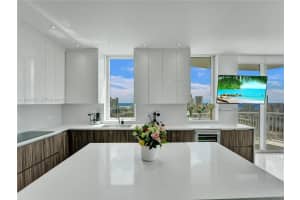 1755 E Hallandale Beach Blvd Ph04e Hallandale Beach, FL 33009 - MLS#A11940564