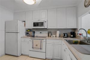 7801 Abbott Ave 302 Miami Beach, FL 33141 - MLS#A11940673