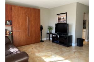 455 Golden Isle 207 Hallandale Beach, FL 33009 - MLS#A11940932