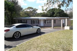 335 Sw 18th Ave Main Fort Lauderdale, FL 33312 - MLS#A11941349