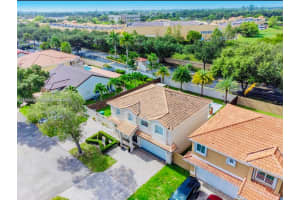 8826 Nw 189th Ter Hialeah, FL 33018 - Off Market