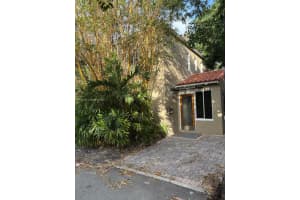 329 W 28th St, Miami Beach