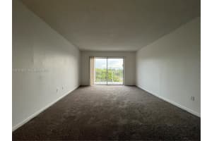 492 Nw 165th St Rd C-611 Miami, FL 33169 - MLS#A11941501