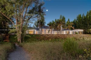 21 S Beach Rd Jupiter, FL 33455 - MLS#A11941525