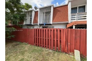 318 Nw 107th Ave 2b Miami, FL 33172 - MLS#A11941732