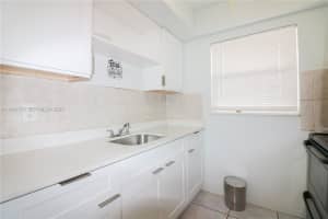 712 Ne 8th St 202 Hallandale Beach, FL 33009 - MLS#A11941775