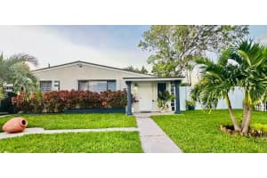 2915 Nw 68th St, Miami