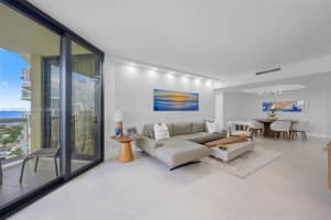 20191 E Country Club Dr 2202, Aventura