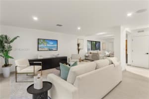 435 W 43rd St Miami Beach, FL 33140 - MLS#A11941878