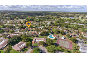 575 Lakeside Cir Sunrise, FL 33326 - MLS#A11942022