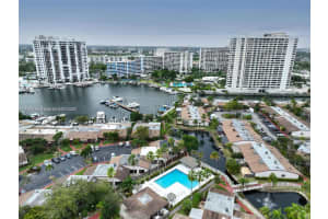 2753 S Parkview Dr Hallandale Beach, FL 33009 - MLS#A11942258