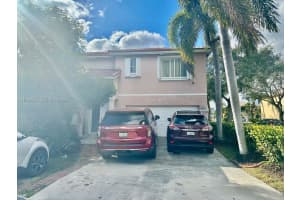 300 Sw 100th Ave Pembroke Pines, FL 33025 - MLS#A11942259