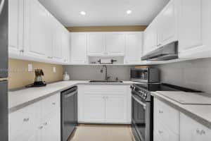 5911 Ne 14th Ln 301s, Fort Lauderdale