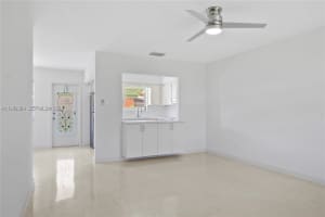2700 Pierce St APT 2, Hollywood, FL 33020, - MLS#A11942369