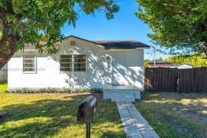 358 Pine Ct, Miami Springs