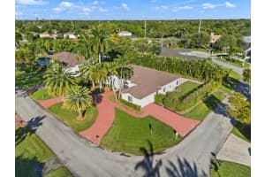 8945 Sw 162nd Ter Palmetto Bay, FL 33157 - MLS#A11942706