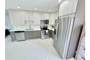 5249 Ne 3rd Ter 5249 Oakland Park, FL 33334 - MLS#A11942738