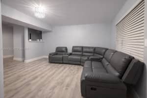 6305 Hayes St Hollywood, FL 33024 - MLS#A11942763