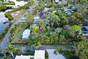 302 5th St SW, Ruskin, FL 33570, - MLS#A11942807