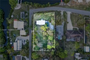 302 5th St SW, Ruskin, FL 33570, - MLS#A11942807