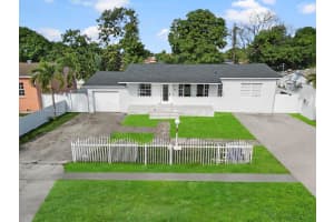 355 W 62nd St Hialeah, FL 33012 - MLS#A11942911