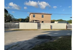 1943 Nw 72nd St, Miami